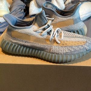 Yeezy Israfil 350, Lightly used size 9 men’s